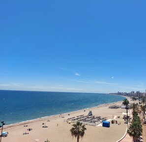 Beach nearby - Mediterranean Sea View Apartment: Beachfront, Large terrace, Air Conditioning, Wi-fi, Pool. (Fuengirola)