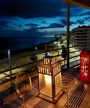 Property grounds - Mediterranean Sea View Apartment: Beachfront, Large terrace, Air Conditioning, Wi-fi, Pool. (Fuengirola)