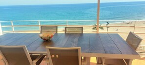Outdoor dining - Mediterranean Sea View Apartment: Beachfront, Large terrace, Air Conditioning, Wi-fi, Pool  (Fuengirola)