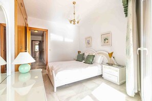 3 bedrooms, iron/ironing board, WiFi, bed sheets - Mediterranean Sea View Apartment: Beachfront, Wi-Fi, Air Conditioning, Terrace, Pool (Fuengirola)