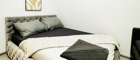 1 bedroom, bed sheets