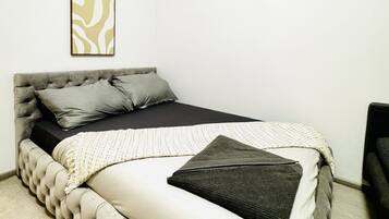 1 bedroom, bed sheets