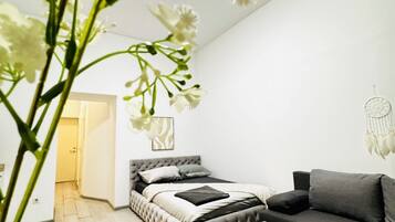 1 bedroom, bed sheets