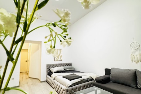 1 bedroom, bed sheets. Affordable Studio Apt. w/ Kitchen 7-Min Ottakring