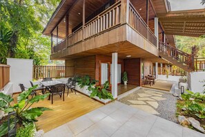 Front of property - Lisha Garden Resort (Vang Vieng)