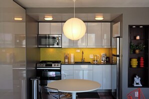 冰箱、微波炉、烤箱、炉灶