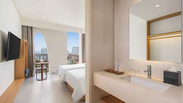 Superior Twin/Double | Bathroom | Free toiletries, hair dryer, bidet, towels