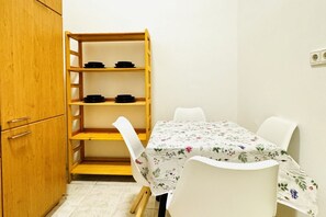 Dining - Affordable Apt | 4 Min to Stadthalle & U6 Metro (Vienna)