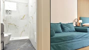 Deluxe-Vierbettzimmer | Zimmersafe, Schreibtisch, laptopgeeigneter Arbeitsplatz