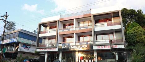 A multi-story building with signage for 'Mountain Hues The Kady' and 'Bakers'.