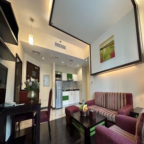 ลักซ์ชัวรี่อพาร์ทเมนท์, 1 ห้องนอน | ตู้นิรภัยในห้องพัก, โต๊ะทำงาน, Wi-Fi ฟรี, ผ้าปูที่นอน