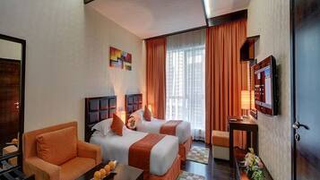 Deluxe Studio, 2 Single Beds | In-room safe, desk, free WiFi, bed sheets