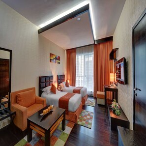 Deluxe Studio, 2 Single Beds | In-room safe, desk, free WiFi, bed sheets