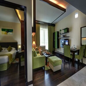 ลักซ์ชัวรี่อพาร์ทเมนท์, 1 ห้องนอน | ตู้นิรภัยในห้องพัก, โต๊ะทำงาน, Wi-Fi ฟรี, ผ้าปูที่นอน