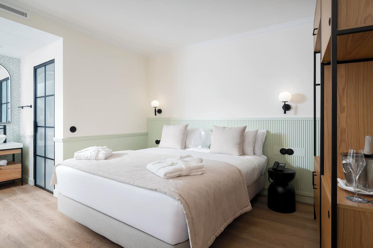 Quarto standard | Roupas de cama premium, cofres nos quartos, individualmente decorados