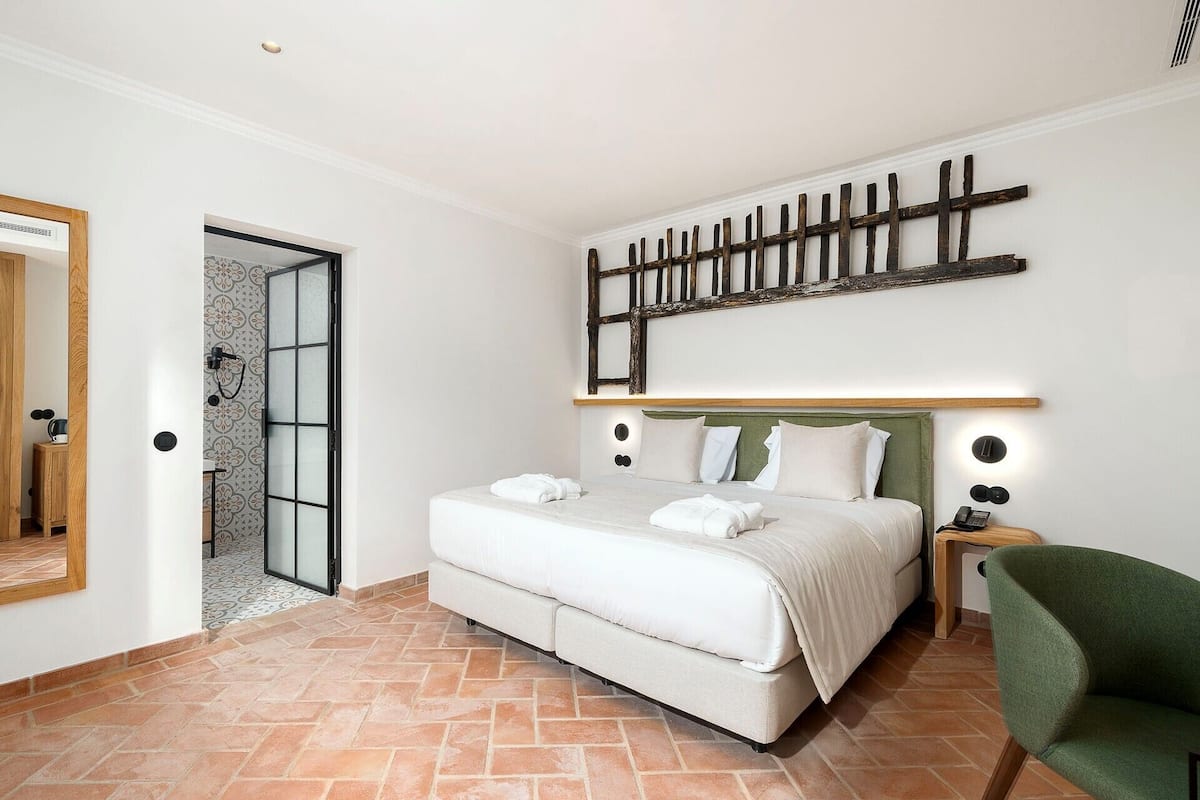 Quarto luxo | Roupas de cama premium, cofres nos quartos, individualmente decorados