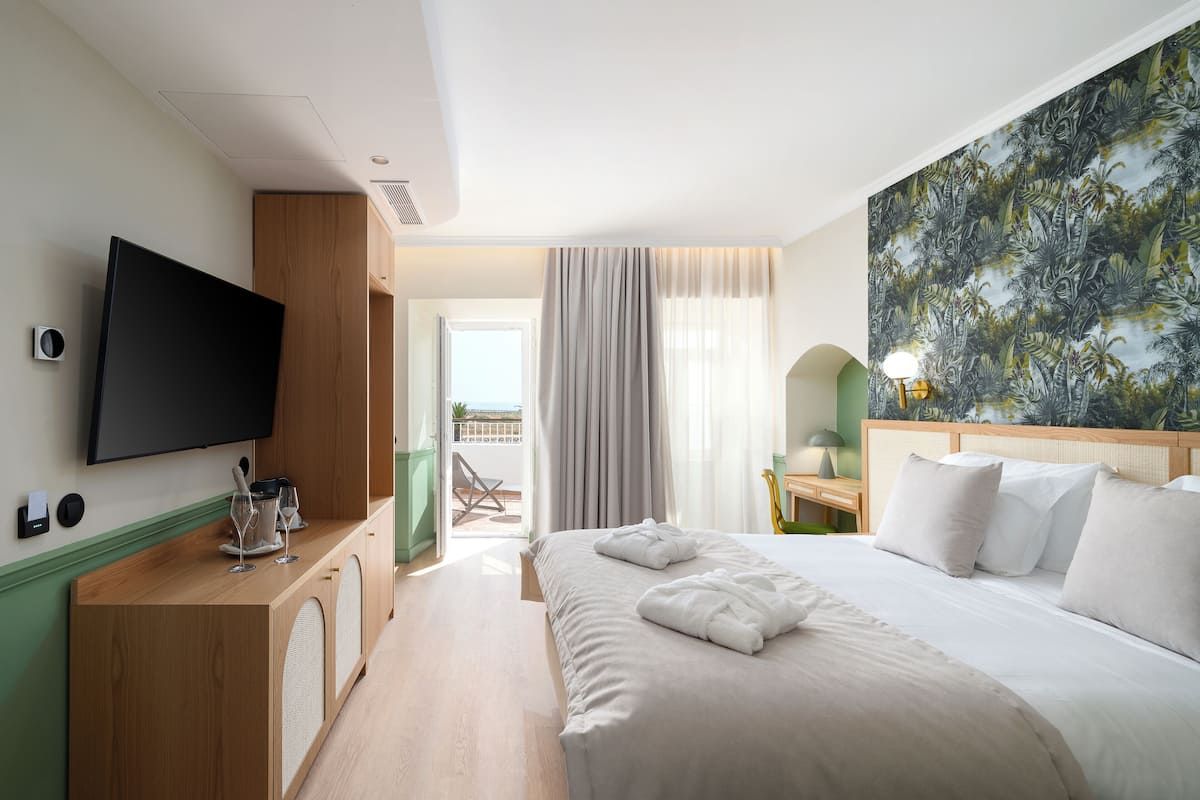 Quarto premium | Roupas de cama premium, cofres nos quartos, individualmente decorados
