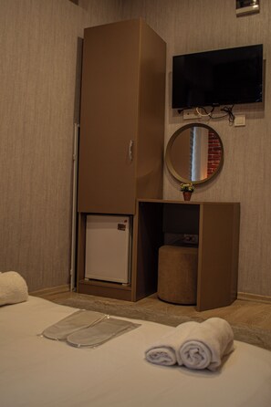 Basic Double Room | Iron/ironing board, free WiFi - Central Stay (İstanbul)