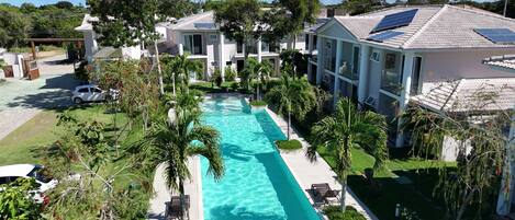 حمّام سباحة خارجي