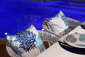 Dining - Casa Taylor Luxury 4BR with private pool (Kalivia Thorikou)