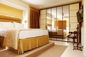 4 bedrooms, iron/ironing board, WiFi, bed sheets - Casa Taylor Luxury 4BR with private pool (Kalivia Thorikou)
