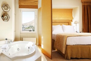 Hair dryer, towels, soap, toilet paper - Casa Taylor Luxury 4BR with private pool (Kalivia Thorikou)