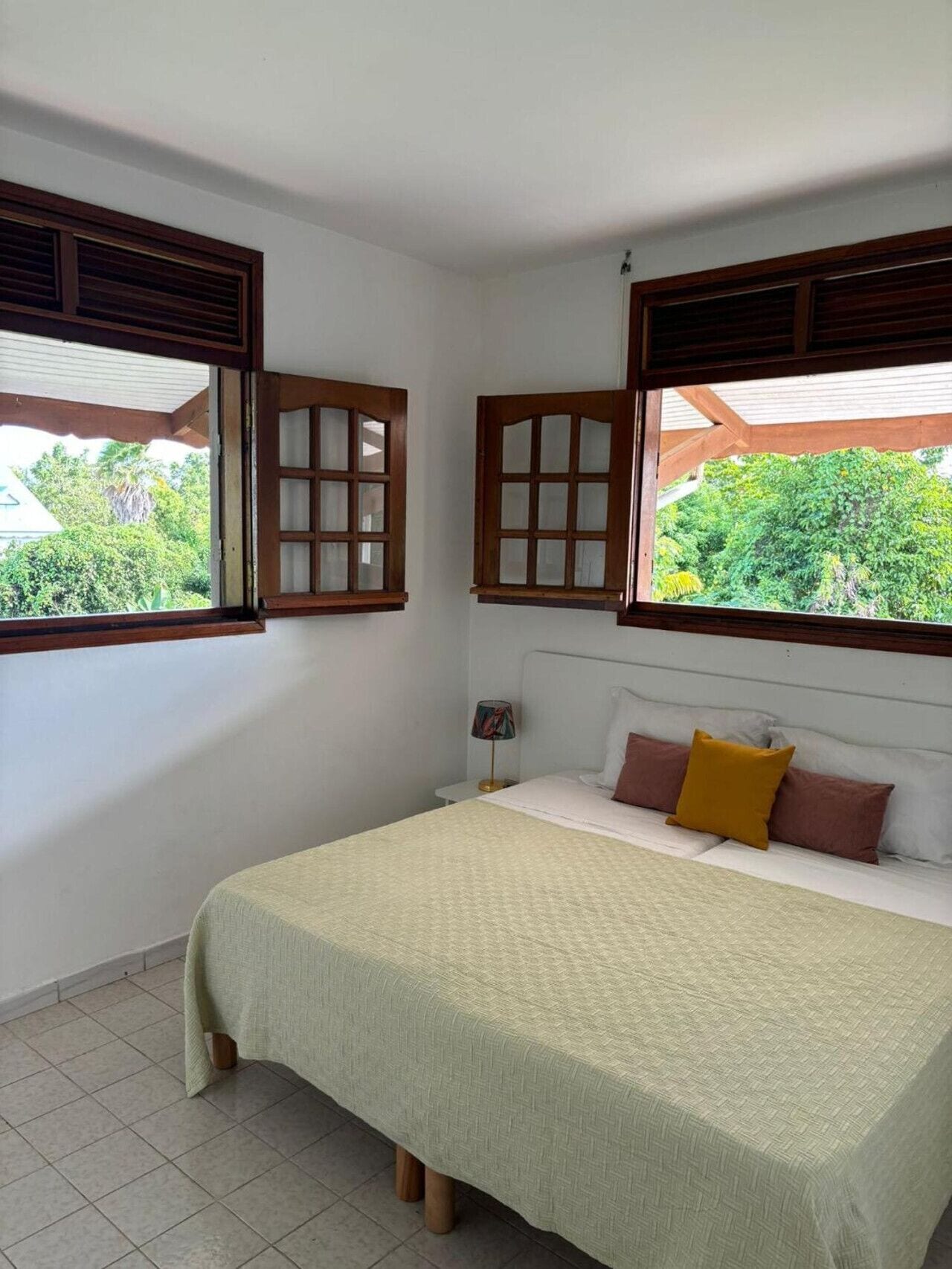 Iron/ironing board, WiFi