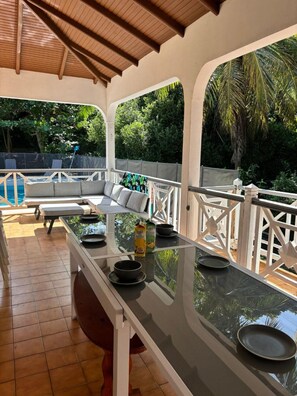 Outdoor dining - Sainte-Anne villa l Amandine (Sainte-Anne)