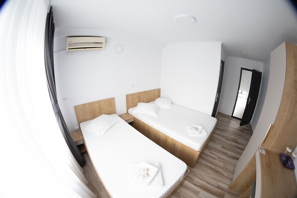 Quarto casal ou duplo, vista para a cidade | Escrivaninha, Wi-Fi de cortesia