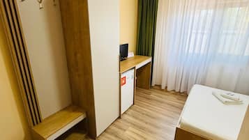 Habitación individual, vista a la ciudad | Escritorio y wifi gratis