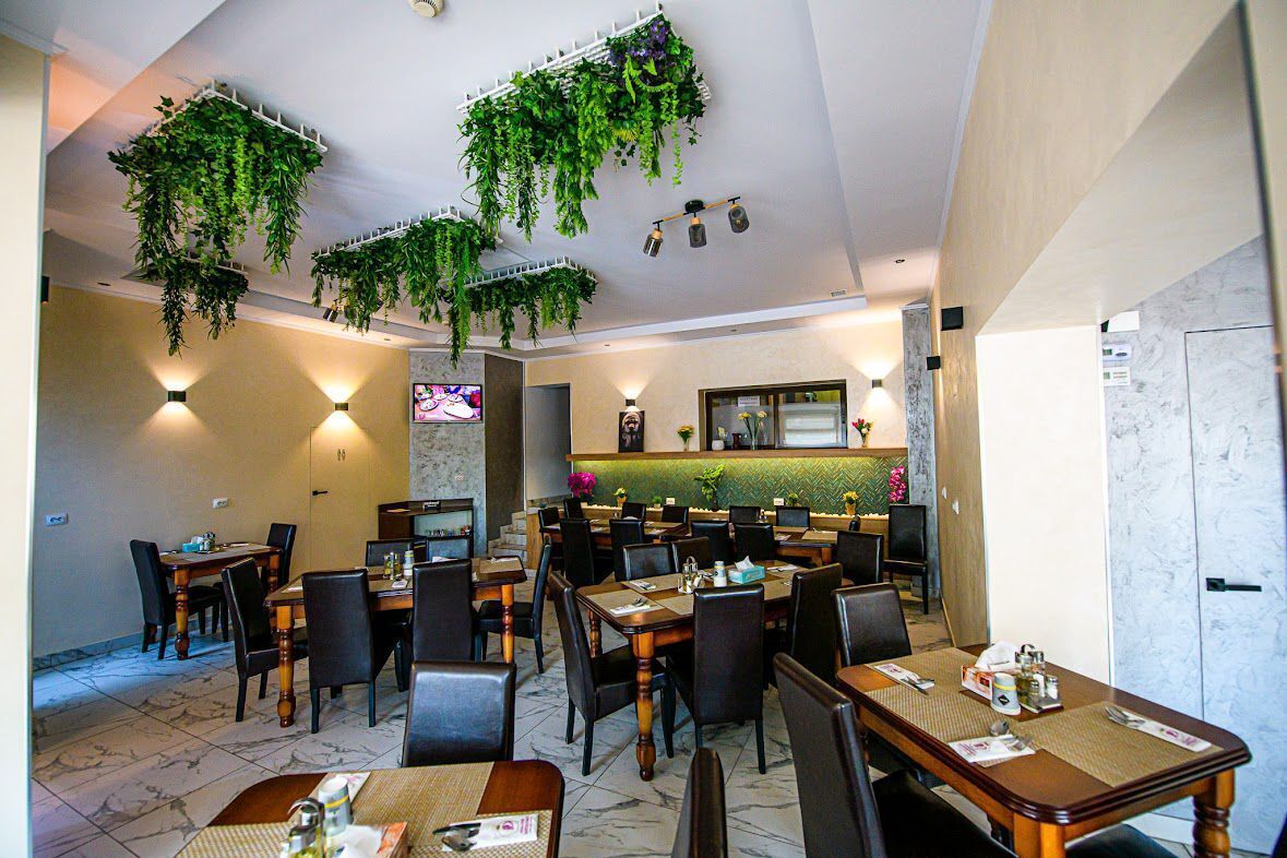 Desayuno continental diario (EUR 40 por persona)