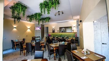 Petit déjeuner continental (40 EUR par personne)