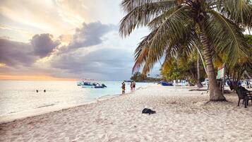 Apartment, 2 Bedrooms, Smoking, Balcony | Beach