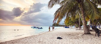 Apartment 5 Mins Walk To The Beach