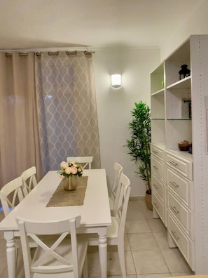 Apartamento, 2 quartos, para fumantes, sacada | Sala de jantar