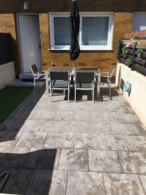 تناول الطعام بالخارج