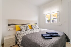 3 bedrooms, iron/ironing board, WiFi, bed sheets - Holiday Home 'Bungalow Martina for 6 People' with Shared Pool, Wi-Fi and Air Conditioning (Santa Pola)