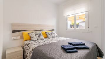 3 habitaciones, tabla de planchar con plancha, wifi y ropa de cama