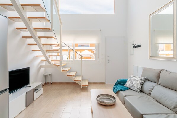 TV - Holiday Home 'Bungalow Martina for 6 People' with Shared Pool, Wi-Fi and Air Conditioning (Santa Pola)