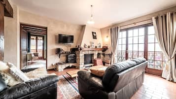 TV, DVD player, stereo