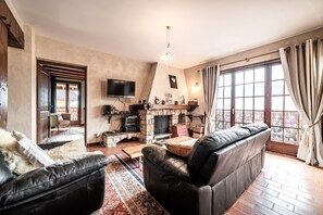 Fernseher, DVD-Player, Stereoanlage