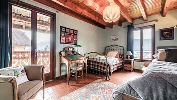 3 slaapkamers, een strijkplank/strijkijzer, wifi, beddengoed