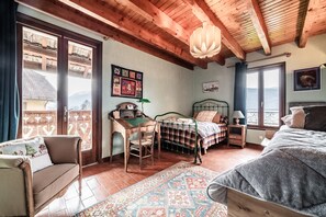 3 slaapkamers, een strijkplank/strijkijzer, wifi, beddengoed