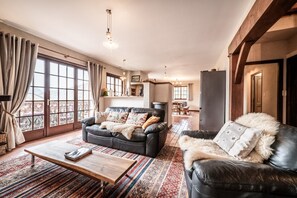 TV, DVD player, stereo - Apartment 'La Ferme De 1876' with Mountain and Garden Views, Wi-Fi (MARIGNIER)