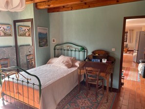 3 dormitoris, planxa i posts de planxar, wifi i roba de llit 