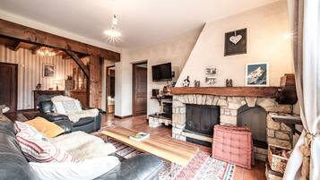 Televisión, reproductor de DVD y estéreo