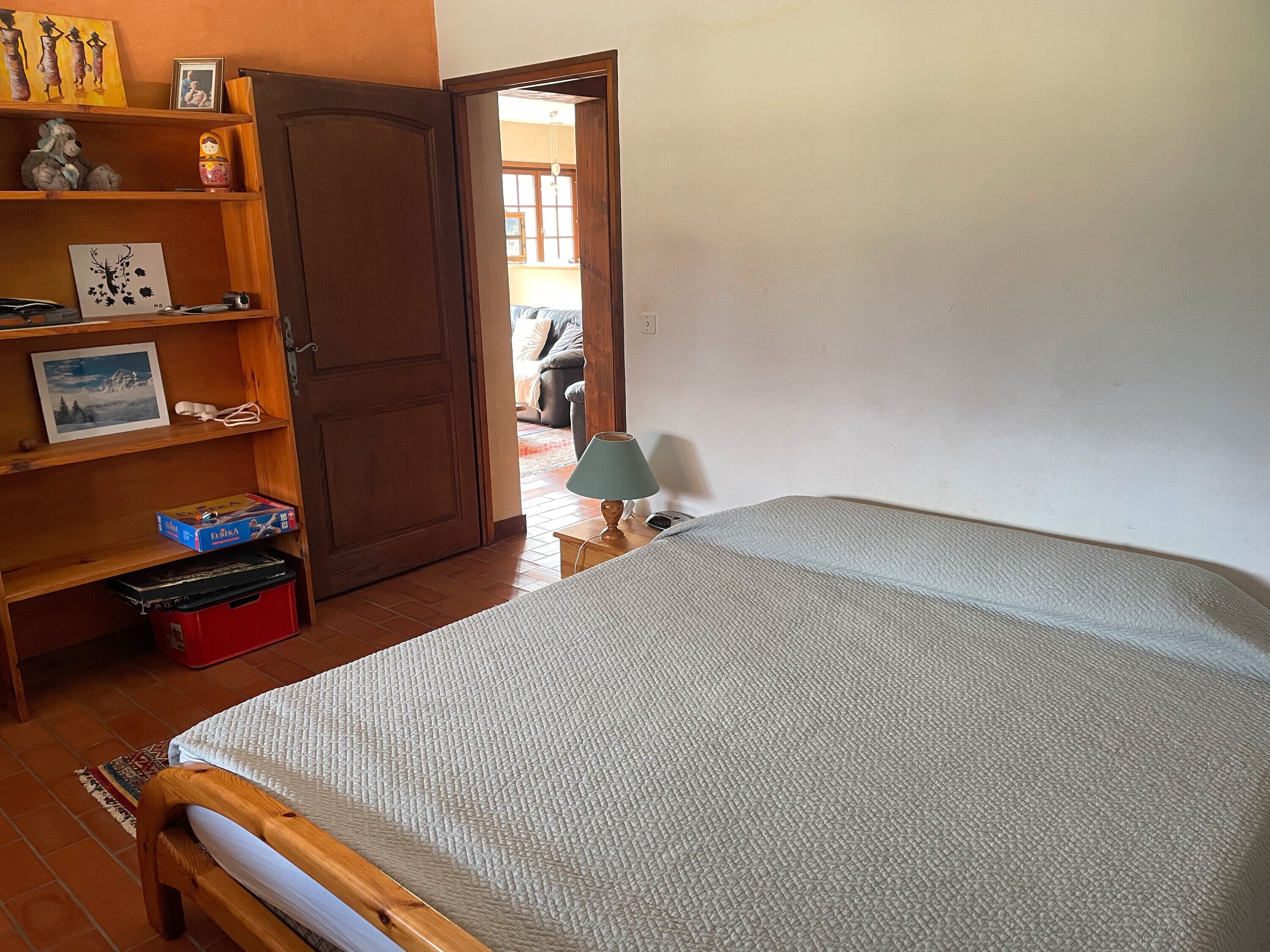 3 slaapkamers, een strijkplank/strijkijzer, wifi, beddengoed