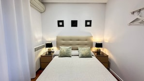 Dobbeltværelse - ikke-ryger - fælles badeværelse | Skrivebord, strygejern/strygebræt, gratis Wi-Fi