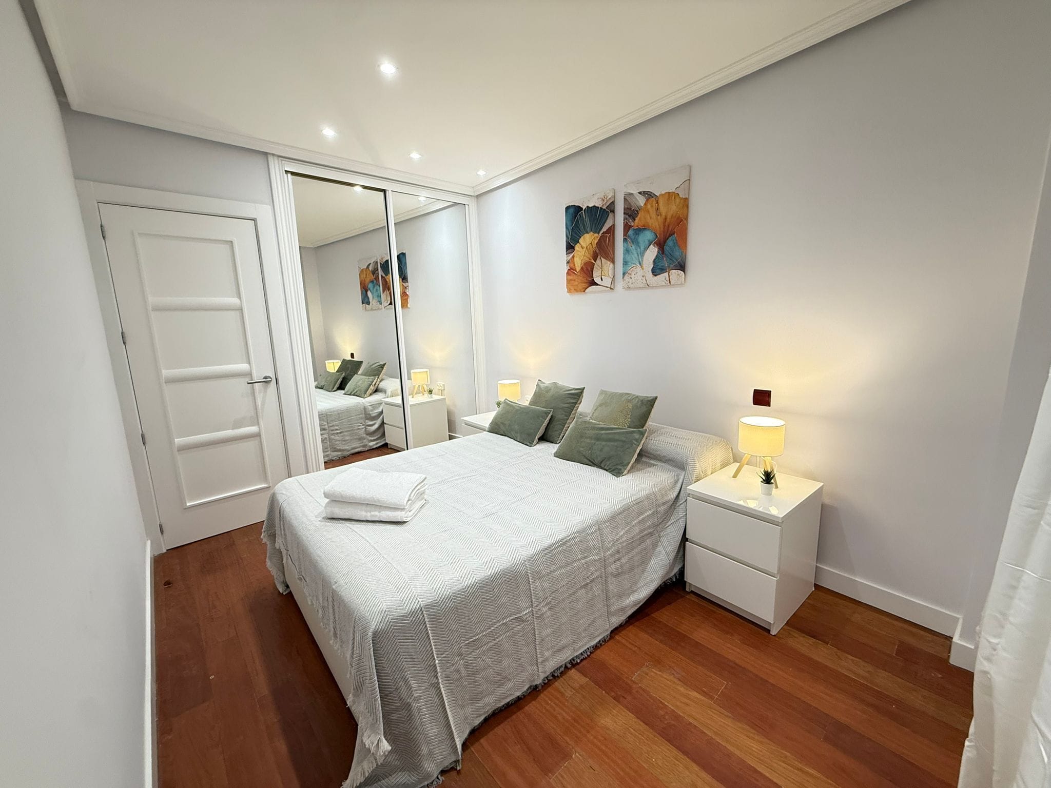 Dobbeltrom, delt bad | Skrivebord, strykejern/-brett og wi-fi (inkludert)