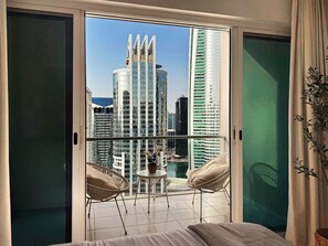 Skrivebord, strykejern/-brett, wi-fi og sengetøy